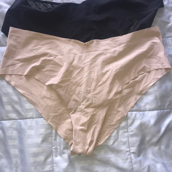 VS Undie Bundle NWOT - Picture 3 of 6